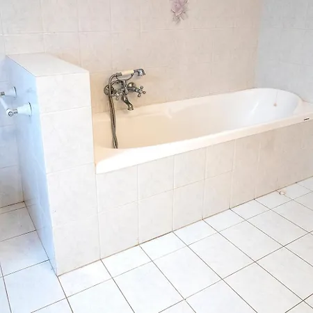 C012 - Camerano, Bilocale Con Doppi Servizi E Giardino Panoramico